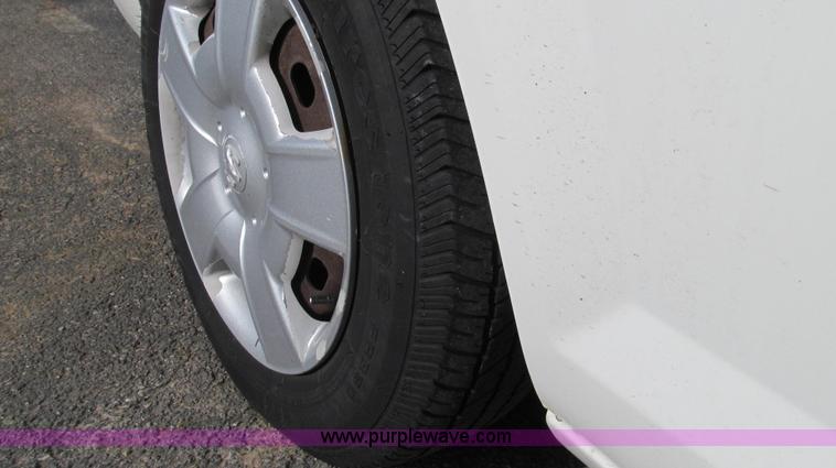 image for item E3642 2004 Dodge Stratus SE