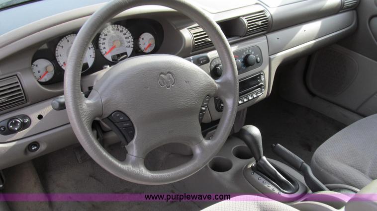 image for item E3642 2004 Dodge Stratus SE