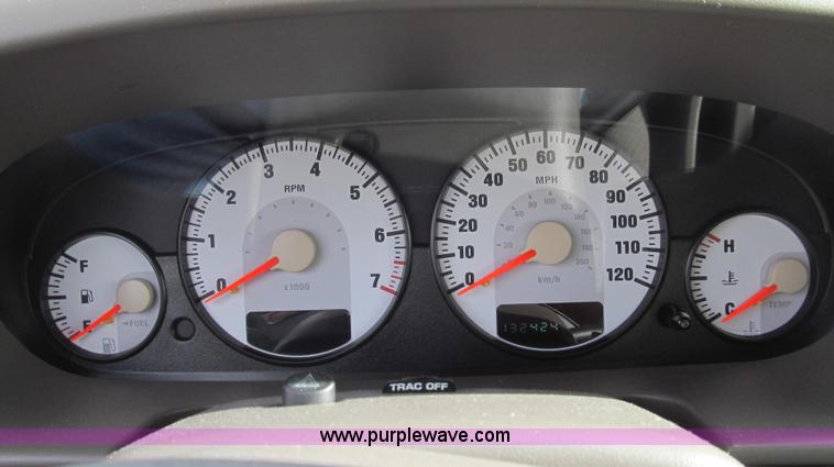 image for item E3642 2004 Dodge Stratus SE