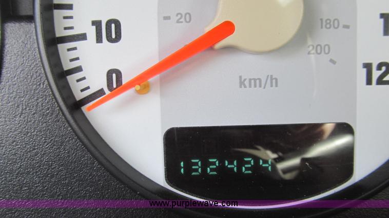 image for item E3642 2004 Dodge Stratus SE