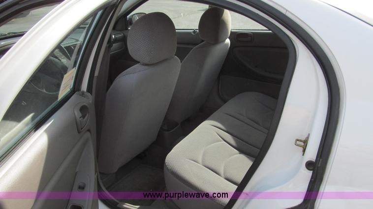 image for item E3642 2004 Dodge Stratus SE