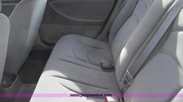 image for item E3642 2004 Dodge Stratus SE