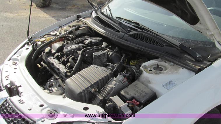 image for item E3642 2004 Dodge Stratus SE
