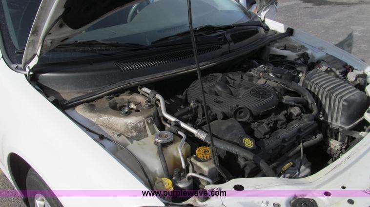 image for item E3642 2004 Dodge Stratus SE