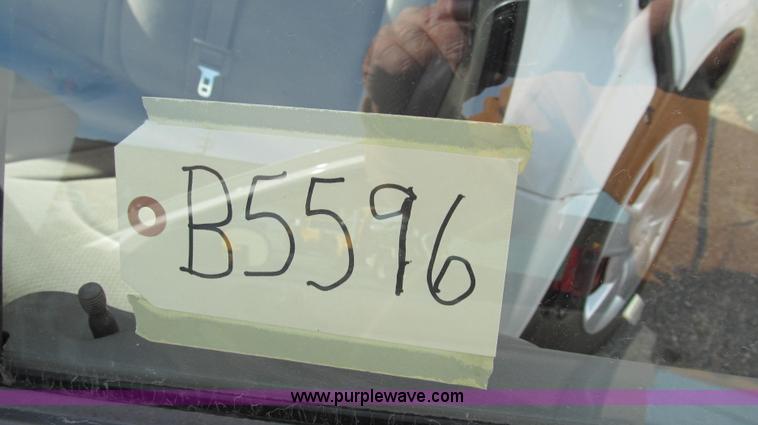 image for item E3642 2004 Dodge Stratus SE