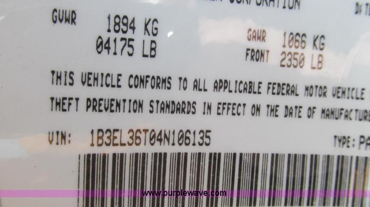 image for item E3642 2004 Dodge Stratus SE