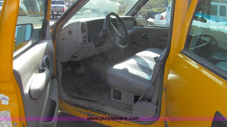 image for item E3643 1997 Chevrolet Suburban K2500 SUV