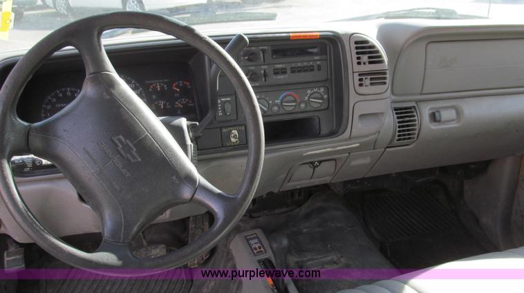 image for item E3643 1997 Chevrolet Suburban K2500 SUV