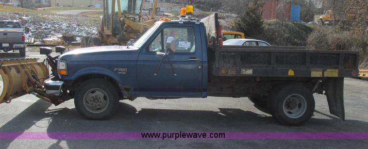 image for item E3645 1995 Ford F350 XL flatbed truck