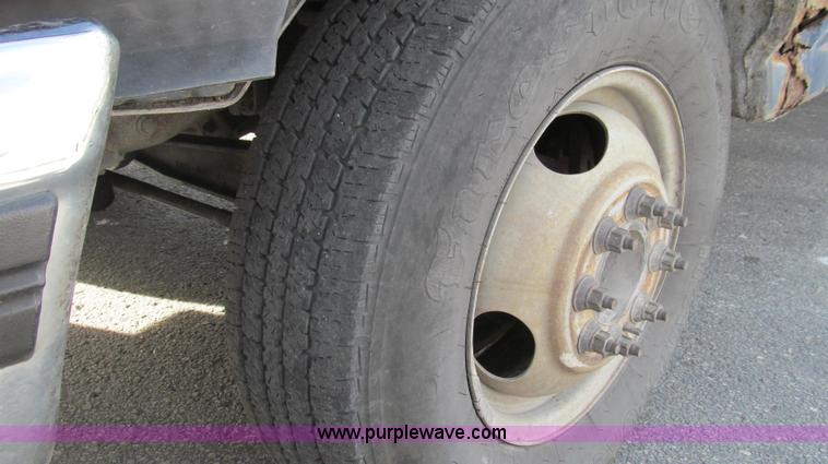 image for item E3645 1995 Ford F350 XL flatbed truck