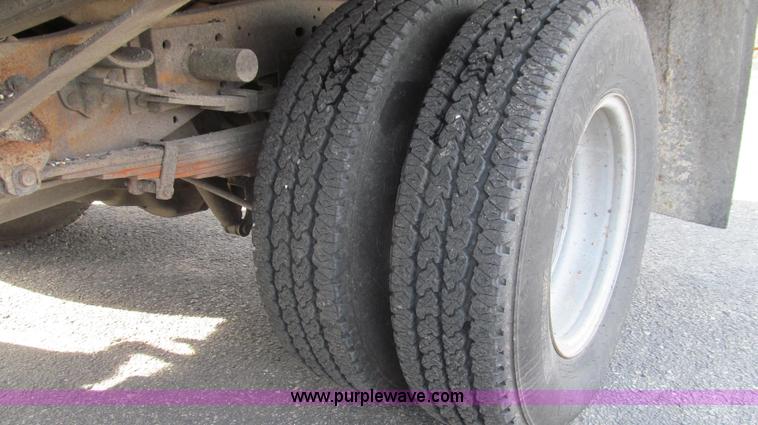 image for item E3645 1995 Ford F350 XL flatbed truck