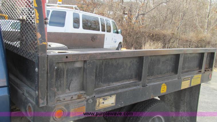 image for item E3645 1995 Ford F350 XL flatbed truck