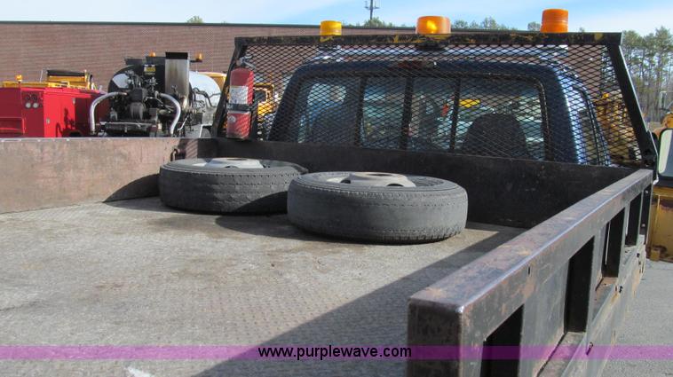 image for item E3645 1995 Ford F350 XL flatbed truck
