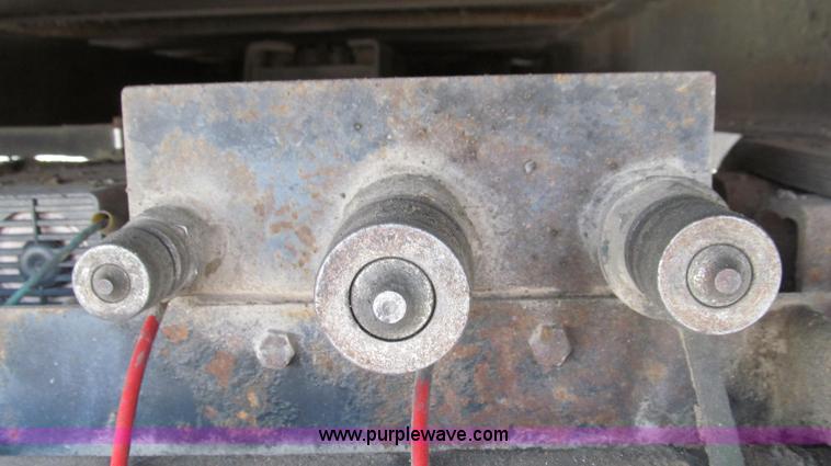 image for item E3645 1995 Ford F350 XL flatbed truck