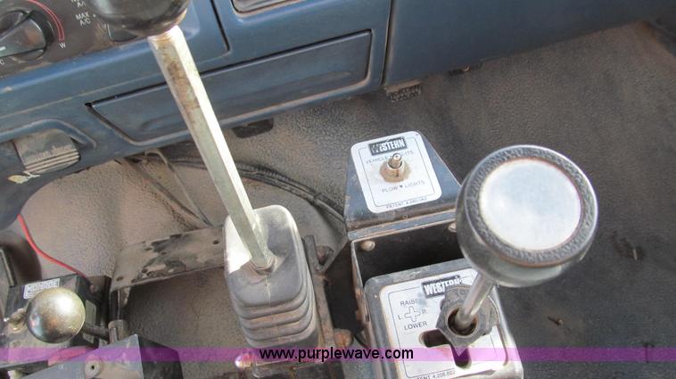 image for item E3645 1995 Ford F350 XL flatbed truck