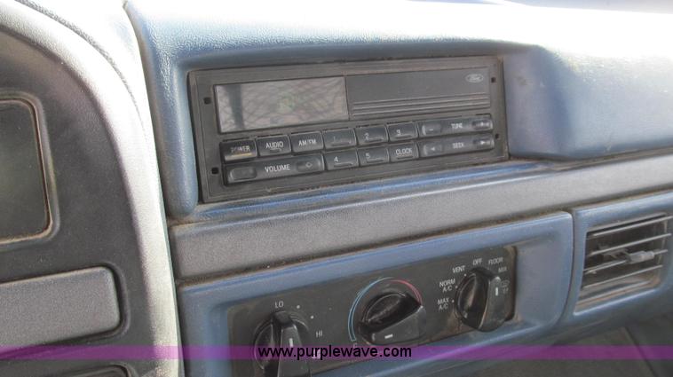 image for item E3645 1995 Ford F350 XL flatbed truck