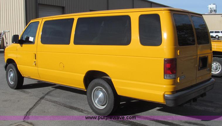 image for item E3647 2005 Ford E350 van