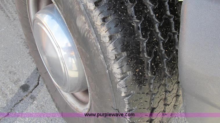 image for item E3647 2005 Ford E350 van