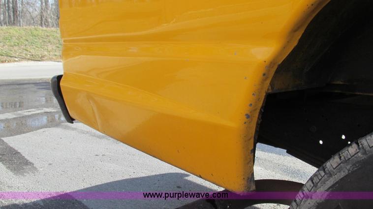 image for item E3647 2005 Ford E350 van