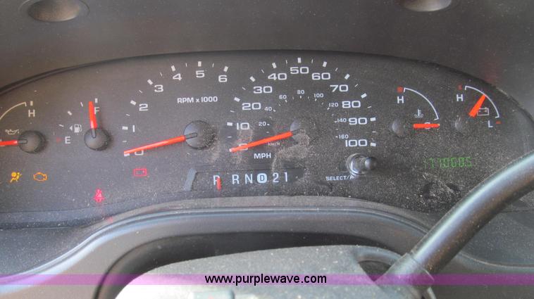 image for item E3647 2005 Ford E350 van