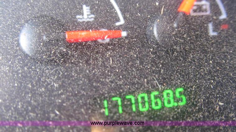 image for item E3647 2005 Ford E350 van