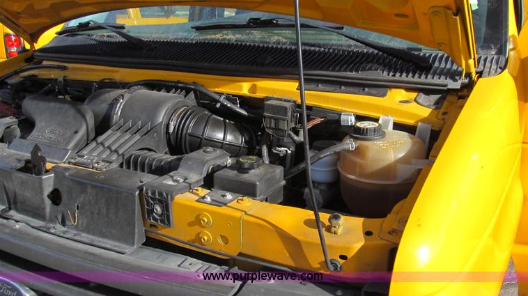 image for item E3647 2005 Ford E350 van