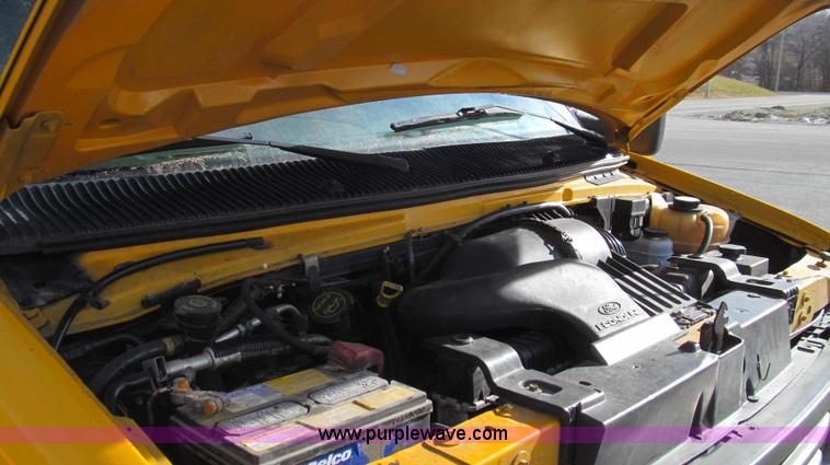 image for item E3647 2005 Ford E350 van
