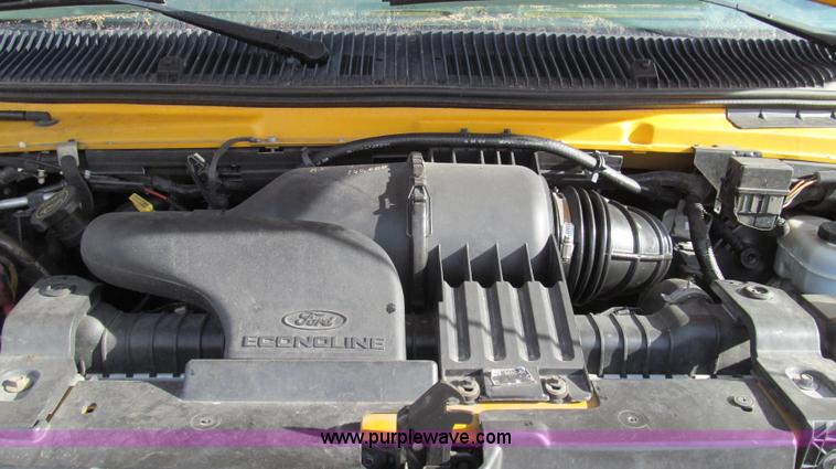 image for item E3647 2005 Ford E350 van
