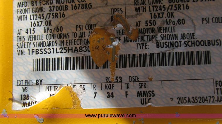 image for item E3647 2005 Ford E350 van