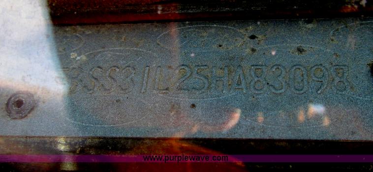 image for item E3647 2005 Ford E350 van