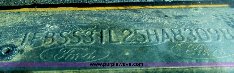 image for item E3647 2005 Ford E350 van