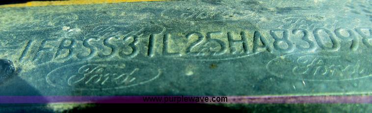 image for item E3647 2005 Ford E350 van