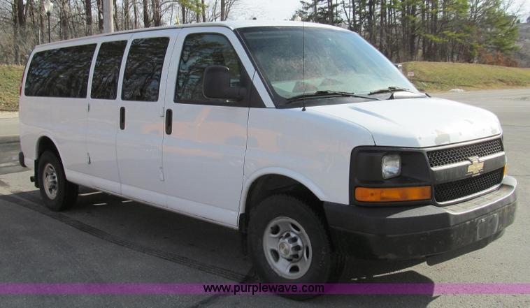 image for item E3648 2007 Chevrolet Express G3500 van