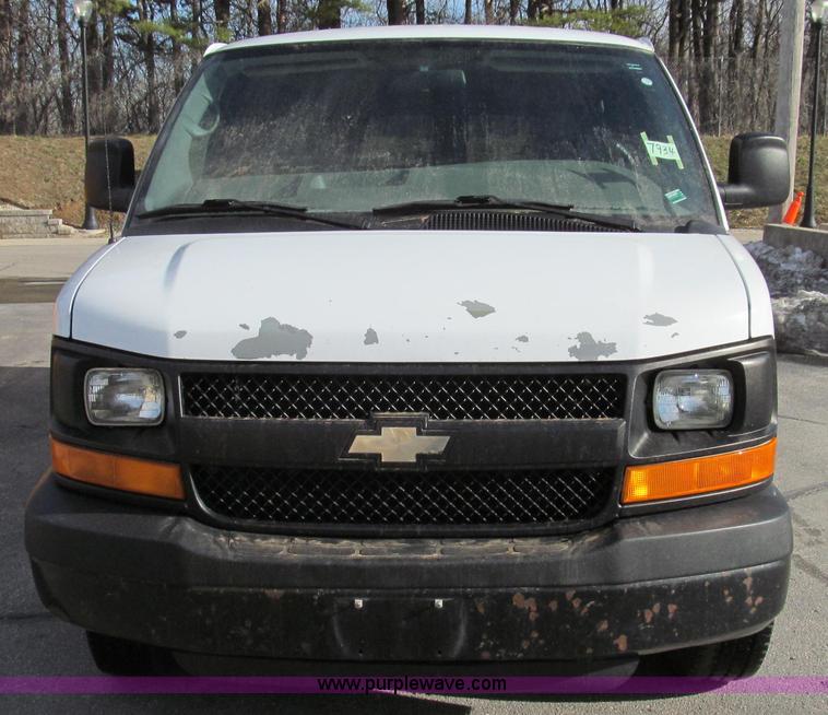 image for item E3648 2007 Chevrolet Express G3500 van