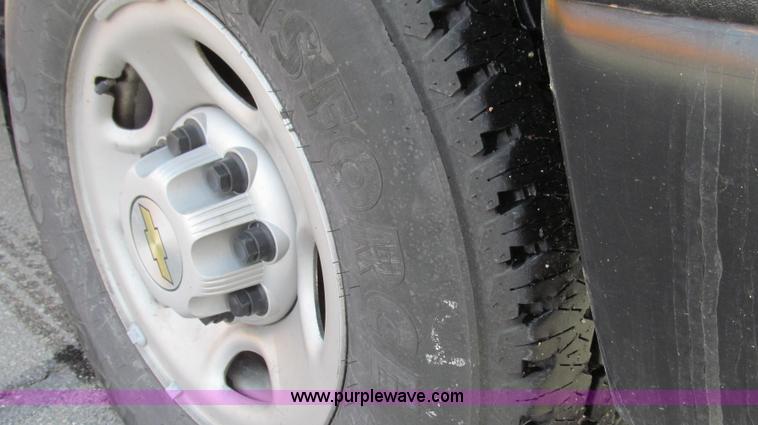 image for item E3648 2007 Chevrolet Express G3500 van