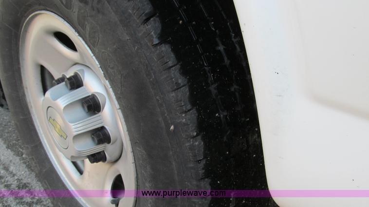 image for item E3648 2007 Chevrolet Express G3500 van