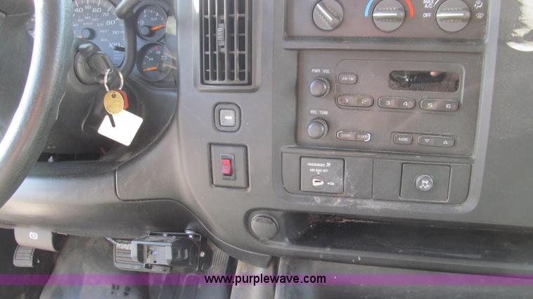 image for item E3648 2007 Chevrolet Express G3500 van