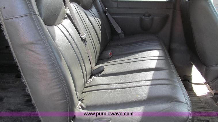 image for item E3648 2007 Chevrolet Express G3500 van