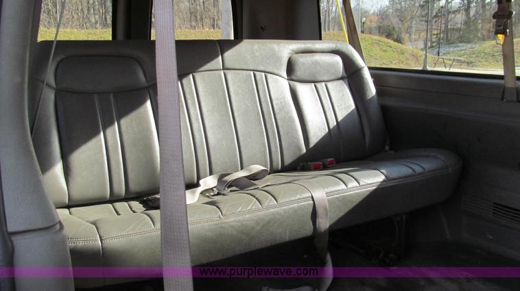 image for item E3648 2007 Chevrolet Express G3500 van