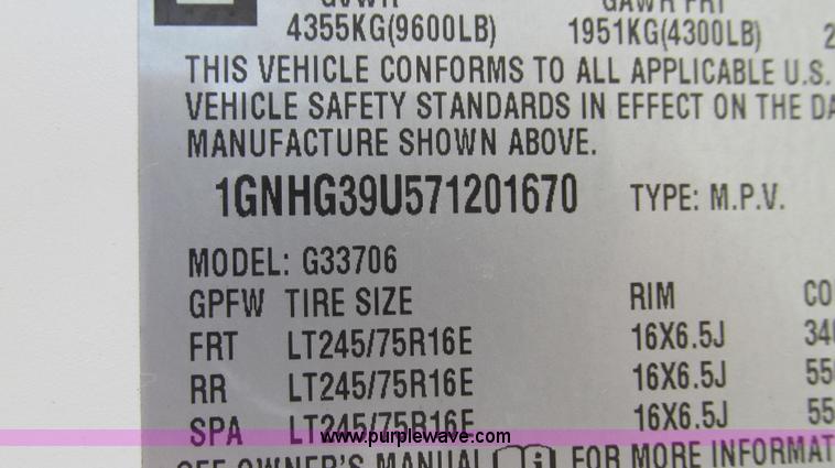 image for item E3648 2007 Chevrolet Express G3500 van