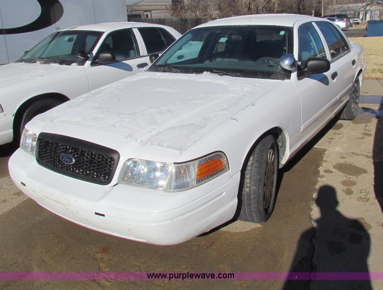 image for item E8314 2004 Ford Crown Victoria Police Interceptor