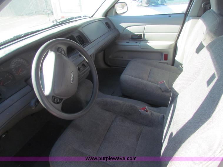image for item E8314 2004 Ford Crown Victoria Police Interceptor