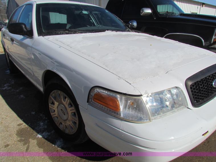 image for item E8314 2004 Ford Crown Victoria Police Interceptor
