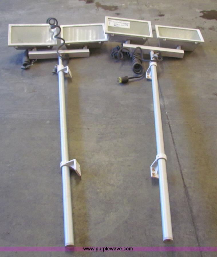 image for item E8317 (2) portable light towers