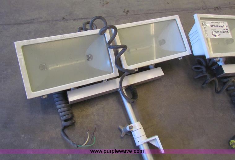 image for item E8317 (2) portable light towers