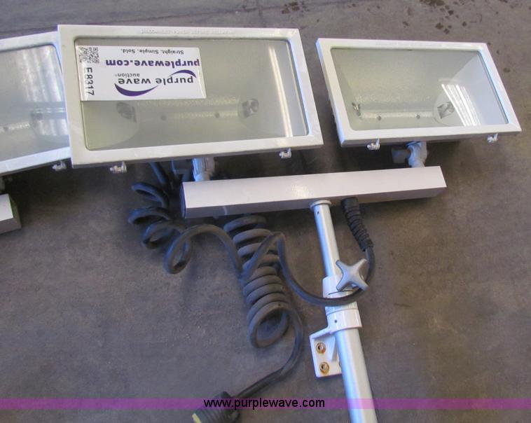 image for item E8317 (2) portable light towers