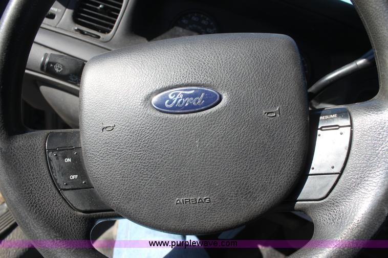 image for item E8368 2006 Ford Crown Victoria Police Interceptor