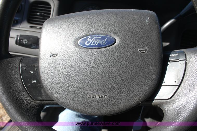 image for item E8370 2007 Ford Crown Victoria Police Interceptor