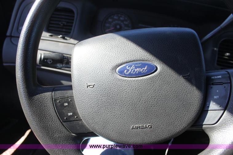 image for item E8372 2008 Ford Crown Victoria Police Interceptor
