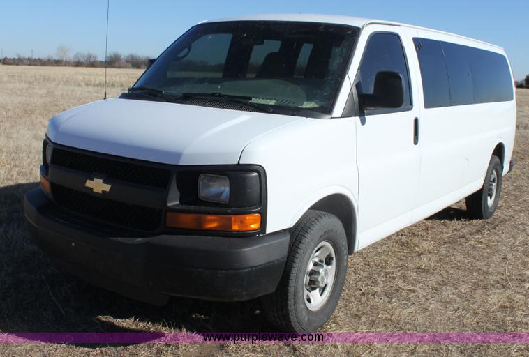 image for item E8374 2009 Chevrolet Express 3500 van